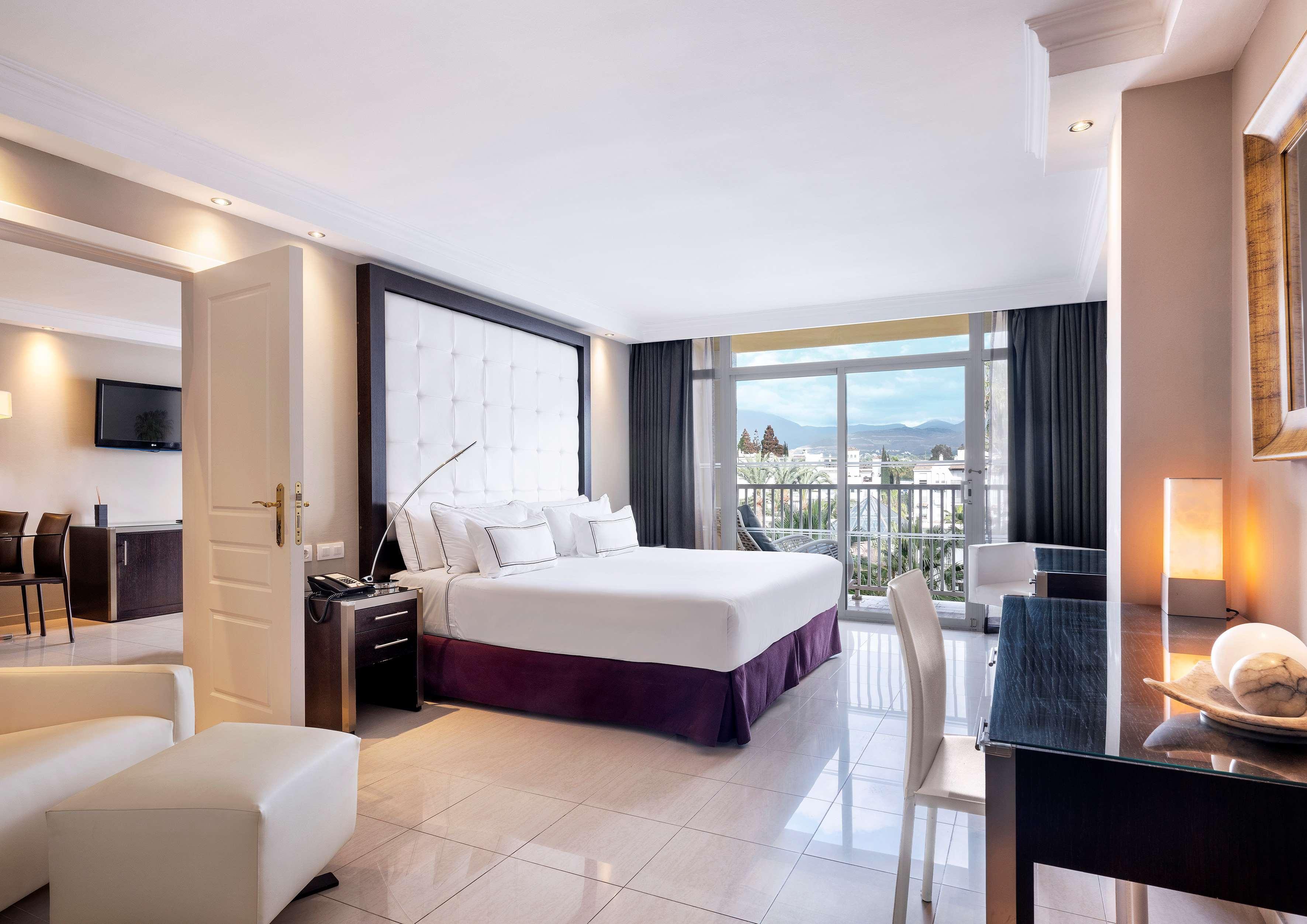 Me Marbella Hotel Exterior photo Suite