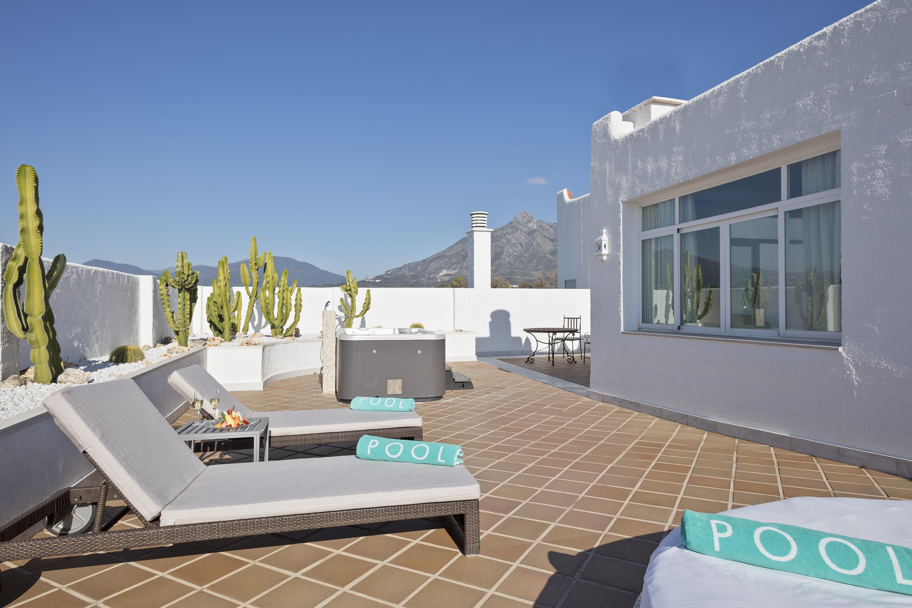 Me Marbella Hotel Exterior photo Rooftop at the hotel